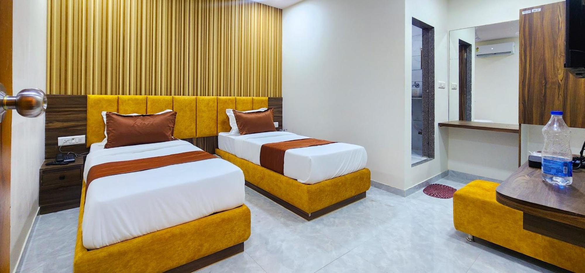Hotel Nova Blue Ahmedabad Exterior foto