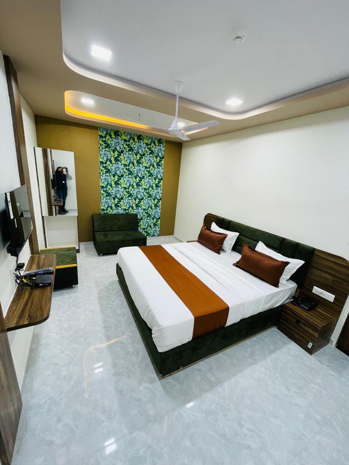 Hotel Nova Blue Ahmedabad Exterior foto