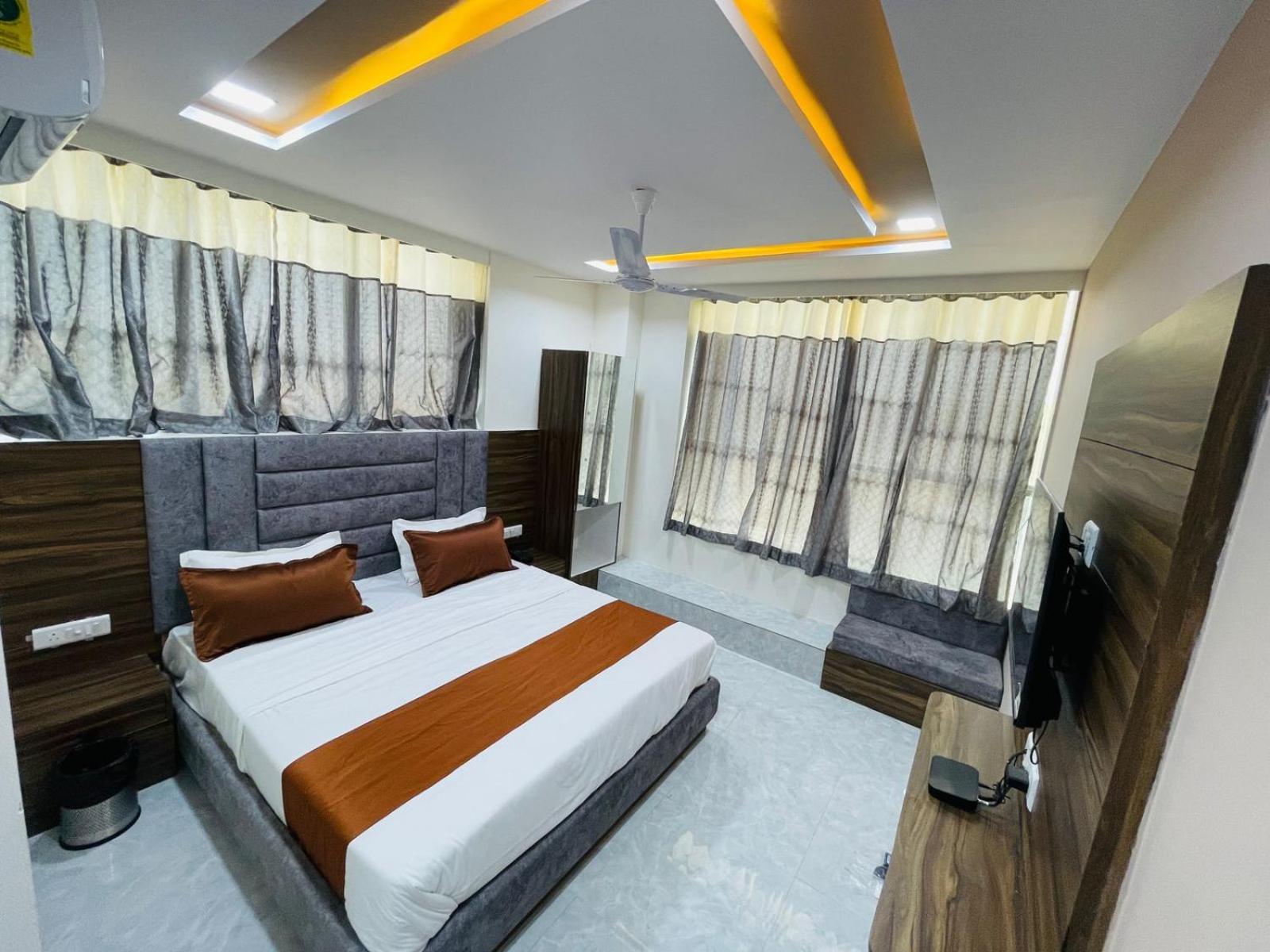 Hotel Nova Blue Ahmedabad Exterior foto